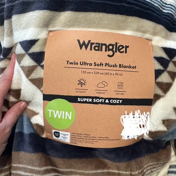 Wrangler Twin Ultra Soft Plush Blanket - Blue, Cream, Brown - NWT - Picture 2 of 2